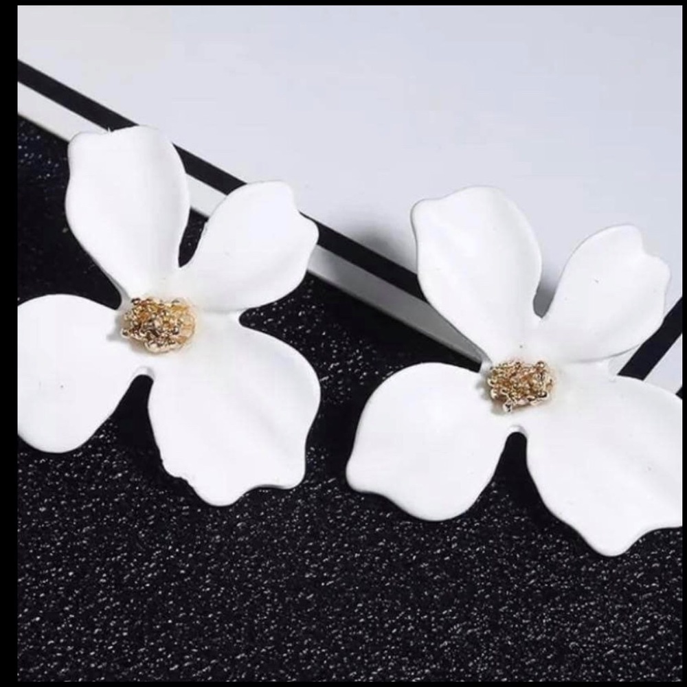 🔥3/$15🧊 Fashion Flower Post Earrings